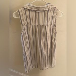 Cloth and stone sleeveless long top.  Light weight size XS